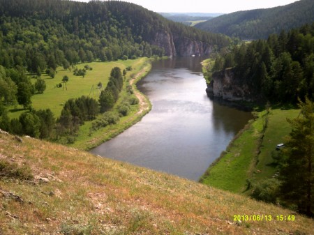 А внизу река Белая